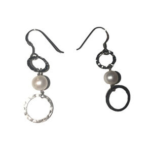VTG White Pearl & Sterling Silver Hammered Circle Dangle Earrings